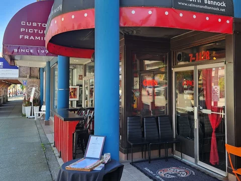 Salmon n Bannock Bistro