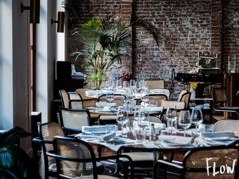 Flow Restaurant and Bar