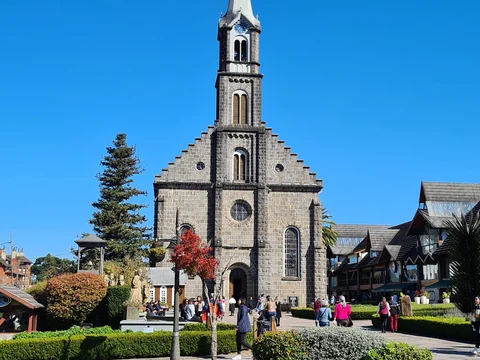 Rua Coberta e Igreja Matriz Sao Pedro