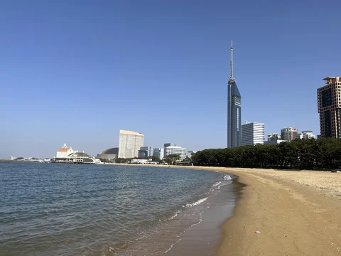 Momochi Seaside Park