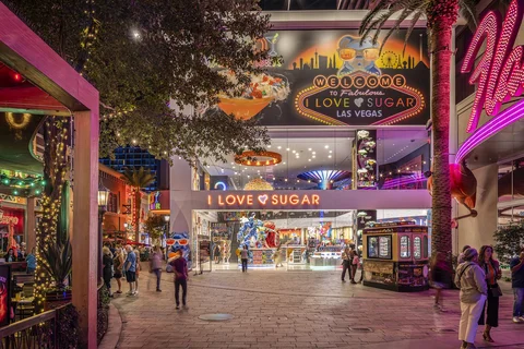 The LINQ Promenade