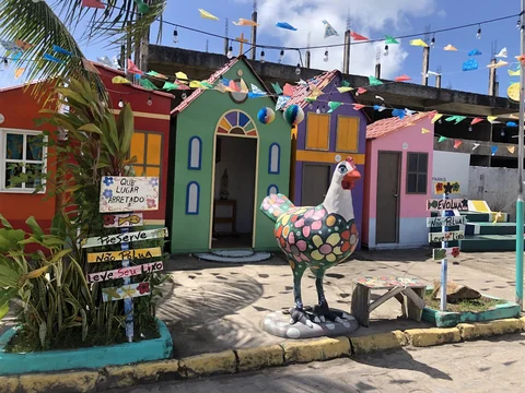 Compras de artesanato na Vila de Porto de Galinhas