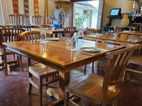 Uaithai Bistro