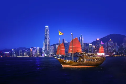Aqualuna Victoria Harbour Cruise