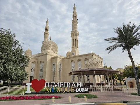 Jumeirah Mosque (exterior)