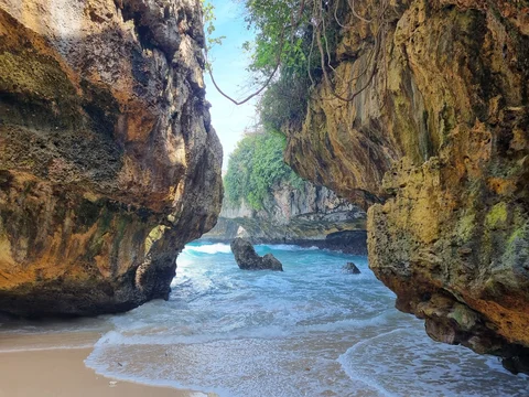 Suluban Beach