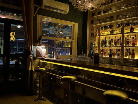 Alexandra Cocktail Bar