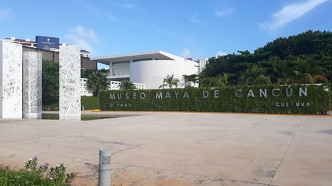 Museo Maya de Cancún y Zona Arqueológica de San Miguelito
