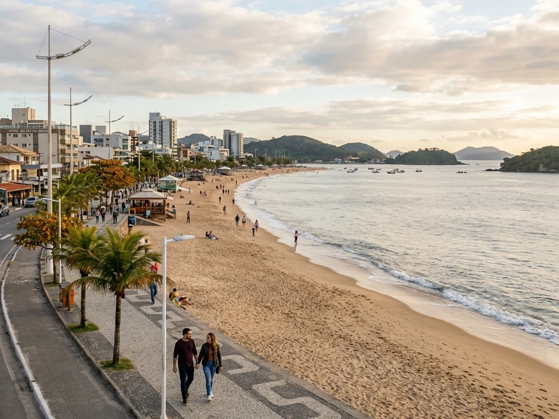 Um roteiro exclusivo desenhado para casais que buscam cumplicidade, privacidade e bem-estar no outono costeiro fluminense. A programação equilibra experiências a dois, como sessão relaxante em spa e passeio de barco privativo, com os espetaculares tons dourados do pôr do sol na Lagoa de Imboassica e no Farol Velho. A gastronomia intimista destaca jantares à luz de velas com o melhor da culinária litorânea e italiana, acompanhada de acomodação acolhedora de frente para o mar dos Cavaleiros. ✨🍷🌊