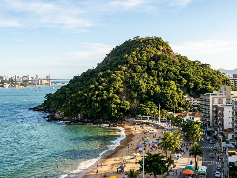 Uma expedição imersiva de três dias desenhada para os verdadeiros apaixonados pela conservação ambiental. O roteiro une caminhadas orientadas por biólogos no Morro do Moreno, vivências comunitárias na Barra do Jucu, navegação silenciosa na foz do Rio Jucu e a descoberta científica das lagoas e falésias de Ponta da Fruta. Tudo com pegada ecológica reduzida, apoio à economia comunitária e hospedagem sustentável. 🍃🦜🌊