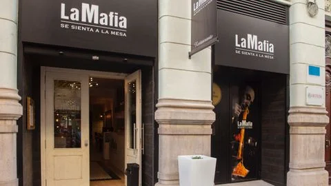 La Mafia se sienta a la mesa Aqua